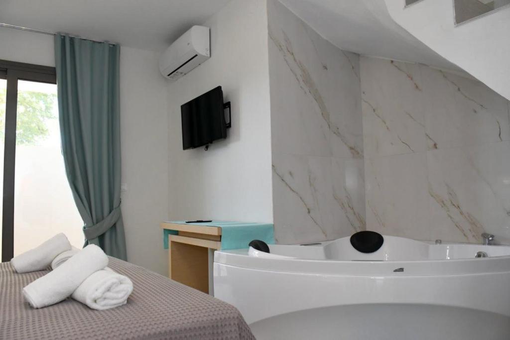 Theano Luxury Suites Nikiti Экстерьер фото